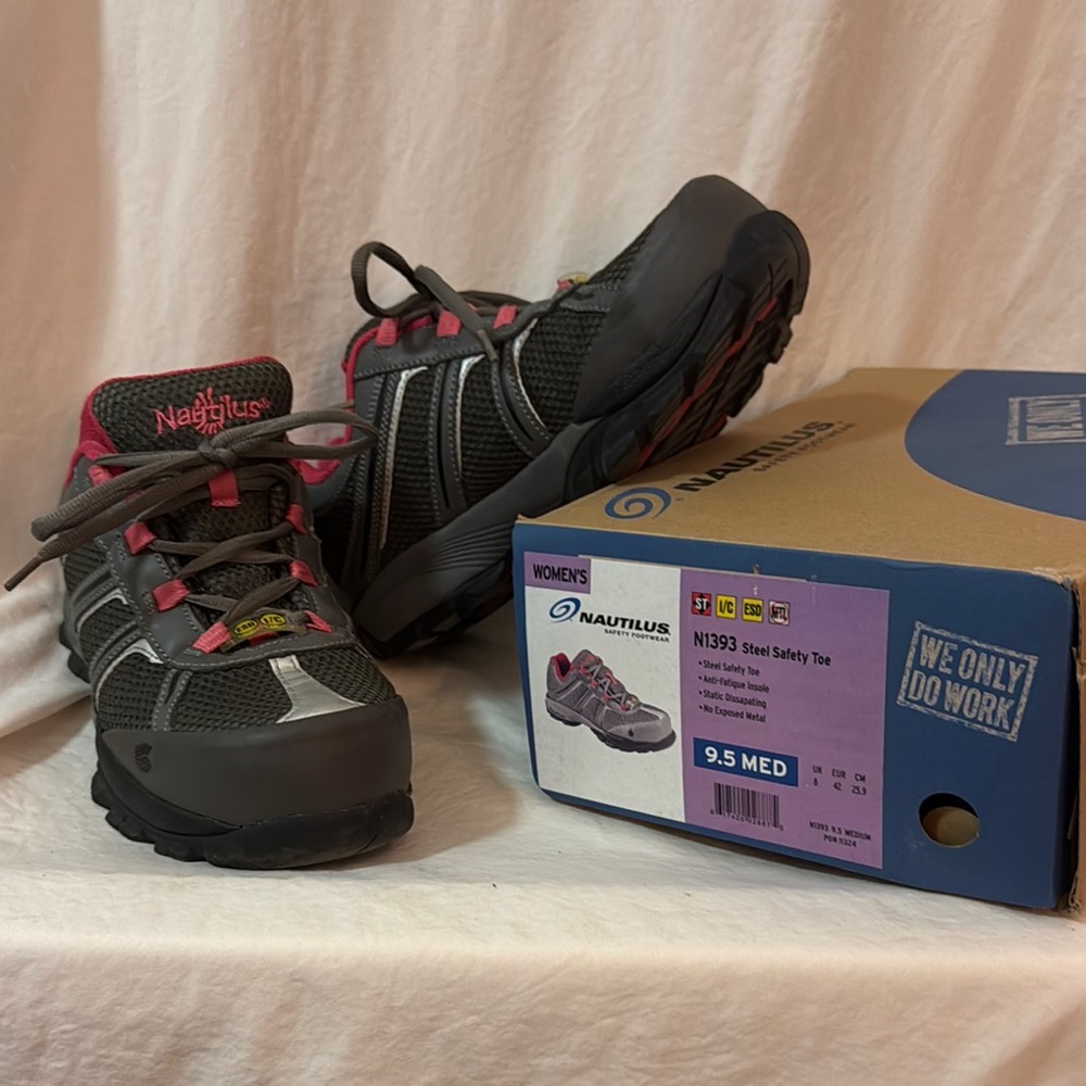 Nautilus Women’s Safety Gray and Pink Shoes